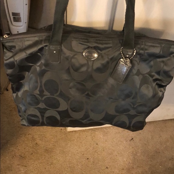 Cool tote with matching bag. - Picture 3 of 6